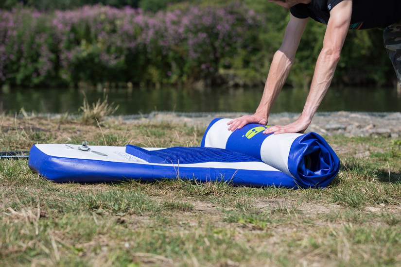 Introduction to SUP - Rolling the paddleboard up
