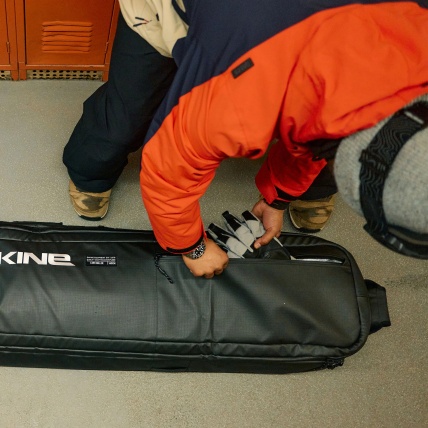 Dakine Low Roller Black Snowboard Bag 2026